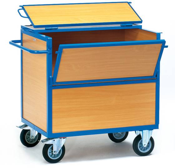 Un carrello rettangolare blu con coperchi ribaltabili in legno. Il carrello ha quattro ruote e maniglie sui lati.