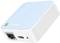 Un router TP-Link bianco e blu con connessione LAN e indicatori LED sul lato frontale.