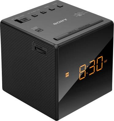 Sveglia radio nera, quadrata, con display digitale che mostra le 8:30. Diversi pulsanti in alto per il controllo delle funzioni.