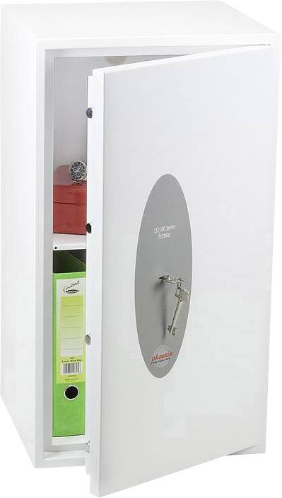 Un caveau aperto con porta bianca, all'interno sono visibili una cartella verde, scatole rosse e un mazzo di banconote in euro su uno scaffale.
