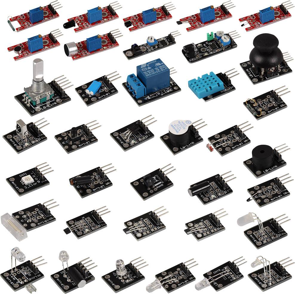 Vari componenti elettronici e sensori su schede, tra cui relè, potenziometri, joystick e sensore di umidità.