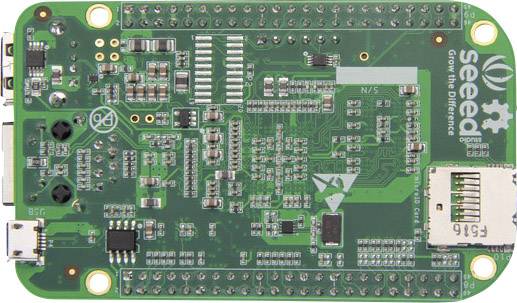 'Scheda verde con componenti elettronici e connettori, prodotta da Seeed, con logo e slot per scheda SD.'