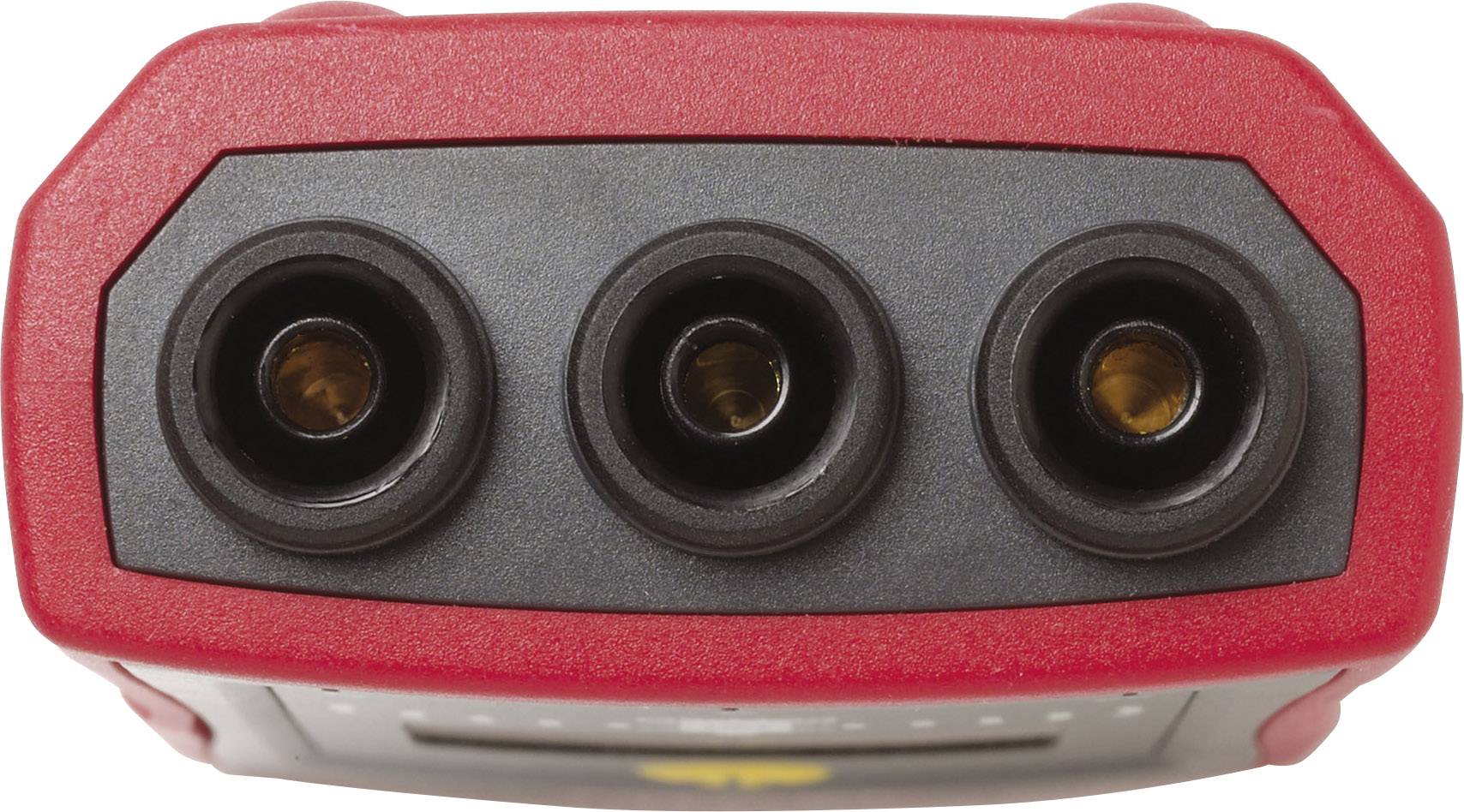 Connettore tripolare su un dispositivo elettronico rosso, probabilmente uno strumento di misurazione o un caricabatterie.