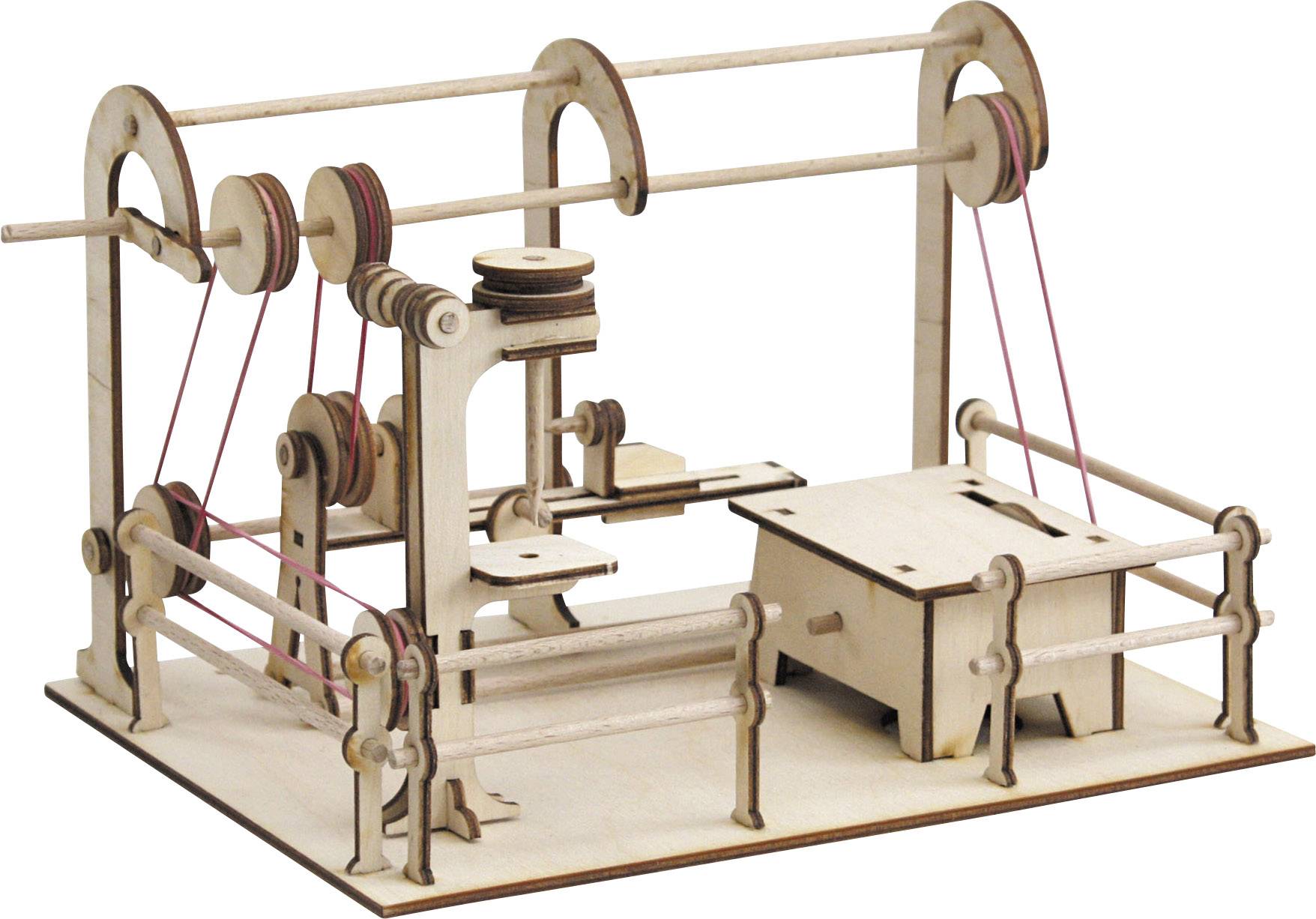 Modello in legno di un'antica macchina meccanica con ingranaggi e cinghie su una base rettangolare, con struttura dettagliata visibile.