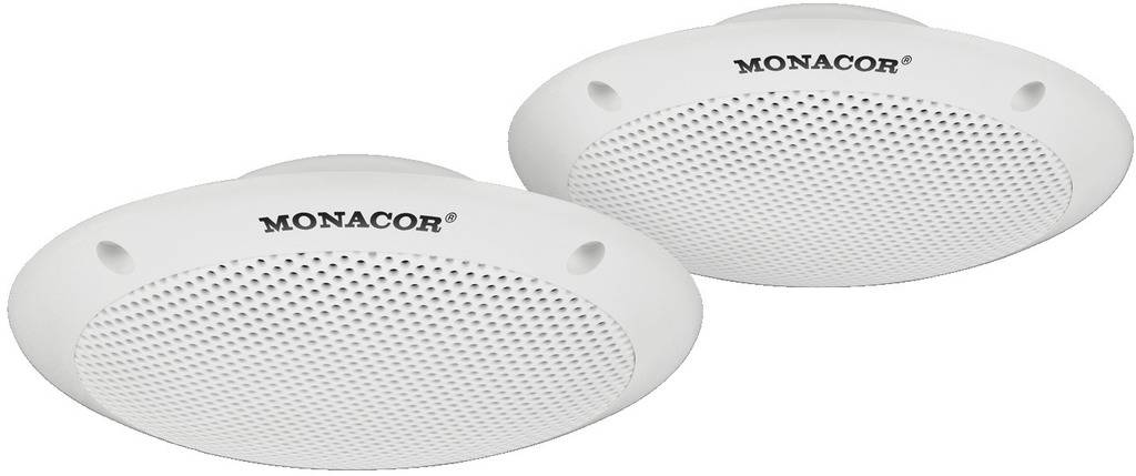 Due altoparlanti da incasso a soffitto rotondi, bianchi, con il logo 'MONACOR', idonei per il montaggio a soffitto per l'impianto di diffusione sonora.