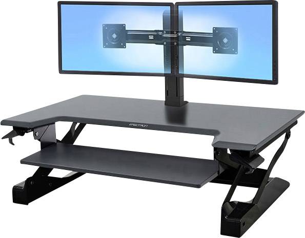 Supporto per scrivania regolabile in altezza con due monitor affiancati, idoneo per configurazioni ergonomiche di postazioni di lavoro.