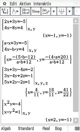 Le equazioni matematiche vengono visualizzate nell'immagine, inclusi sistemi di equazioni lineari e quadratiche con più incognite.