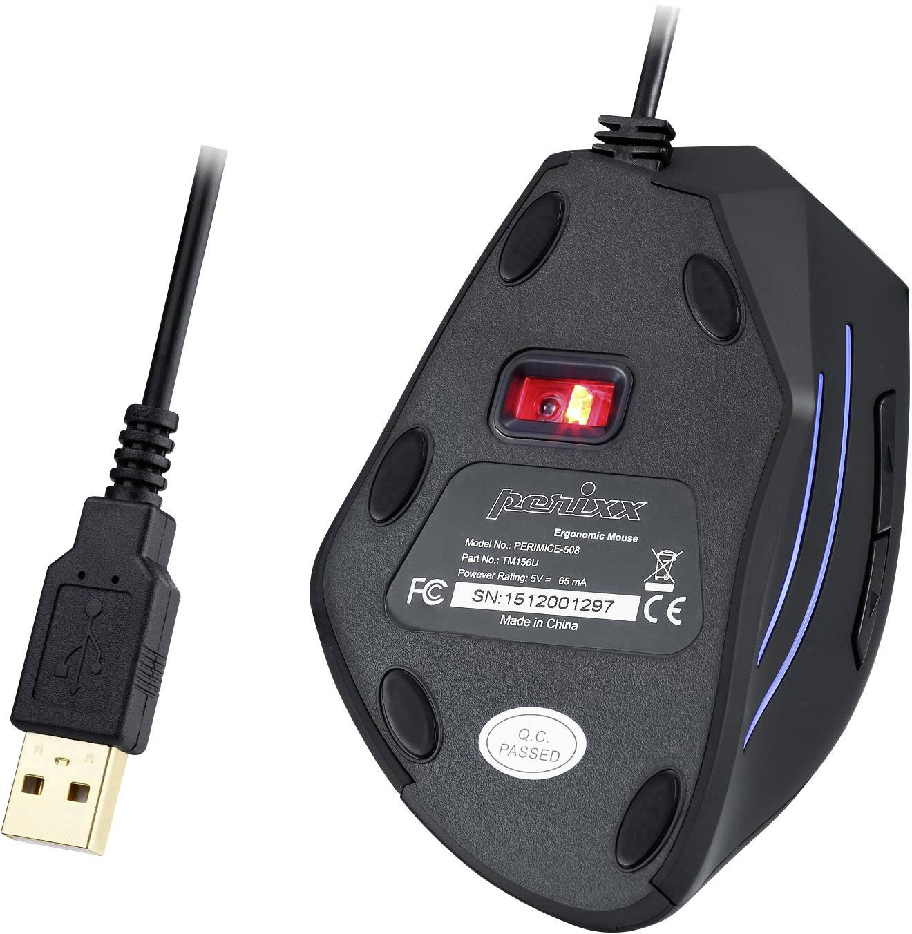 Il lato inferiore di un mouse USB nero con sensore ottico, con numeri di modello e di serie visibili.