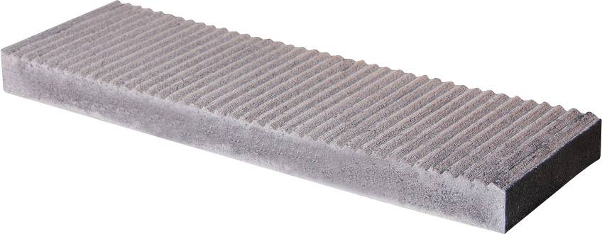 Pietra per affilare rettangolare con superficie scanalata, adatta per affilare utensili e coltelli.