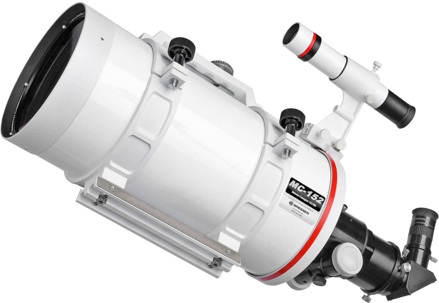 Un telescopio bianco con diversi oculari e un mirino, posizionato per l'osservazione.