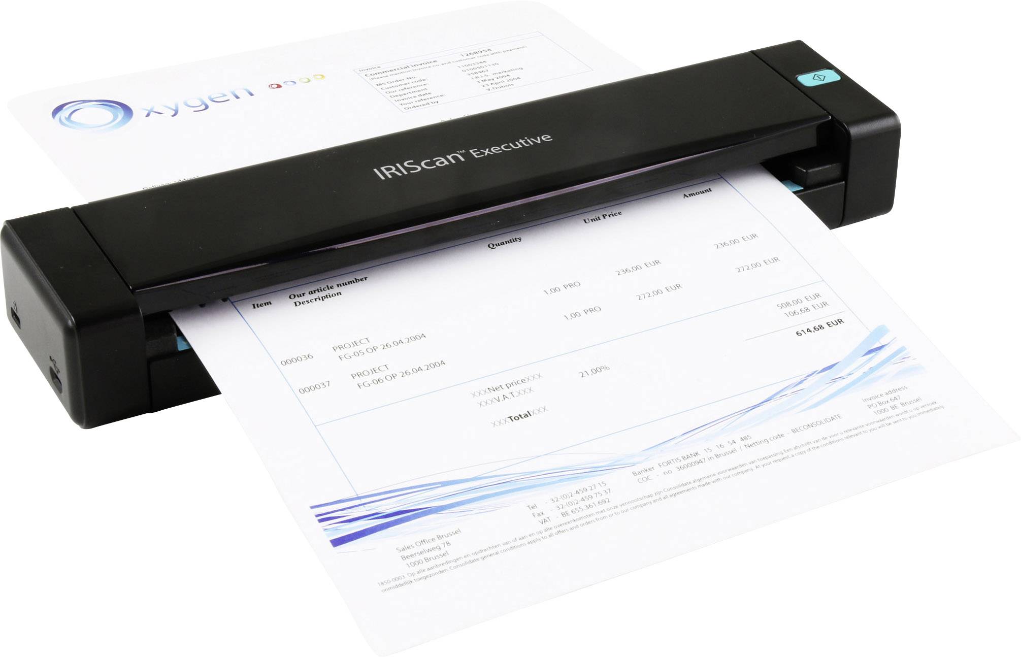 Uno scanner portatile sta digitalizzando un documento. Il documento mostra una tabella con dati e numeri.