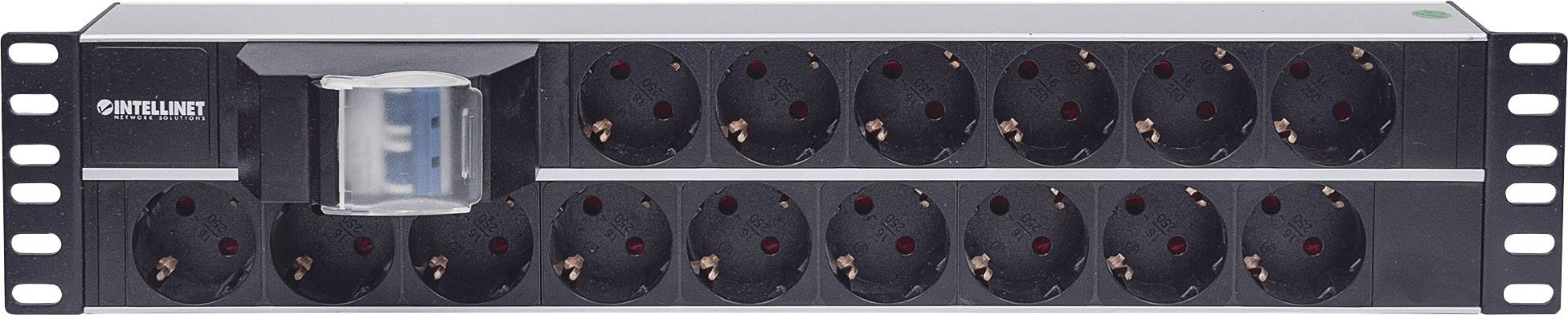 Un rack da 19 pollici con più prese elettriche nere disposte su due file, con un coperchio protettivo trasparente sui interruttori sul lato sinistro.