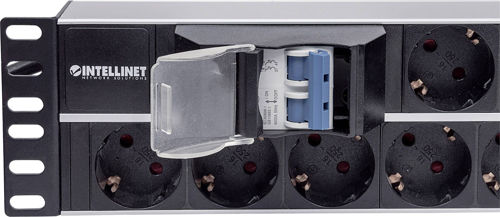 Multipresa di rete con diverse prese elettriche nere e due interruttori blu al centro sotto una copertura trasparente.