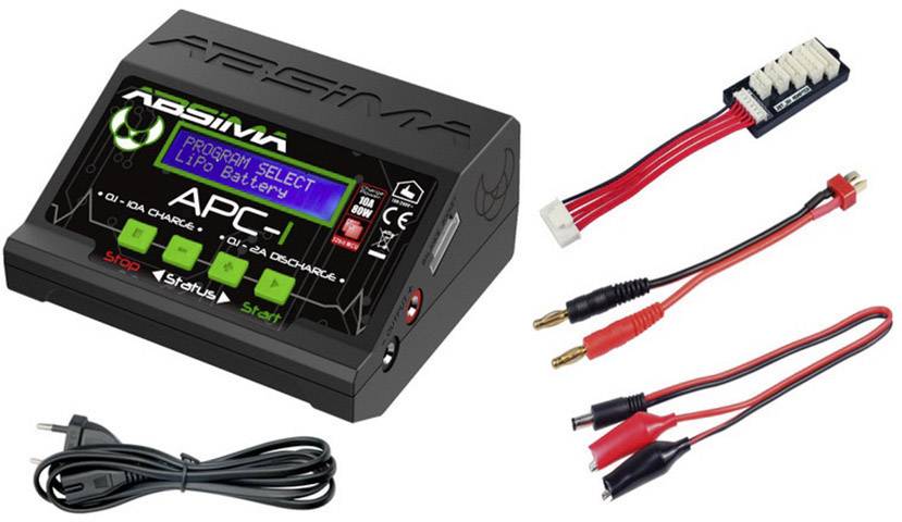 Caricabatterie 'Absima APC-1' con display per la selezione del programma di carica. Include vari adattatori e cavi per la ricarica delle batterie.