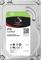 Disco rigido Seagate IronWolf NAS da 4TB. Involucro argentato con etichetta. Adatto per soluzioni di archiviazione.