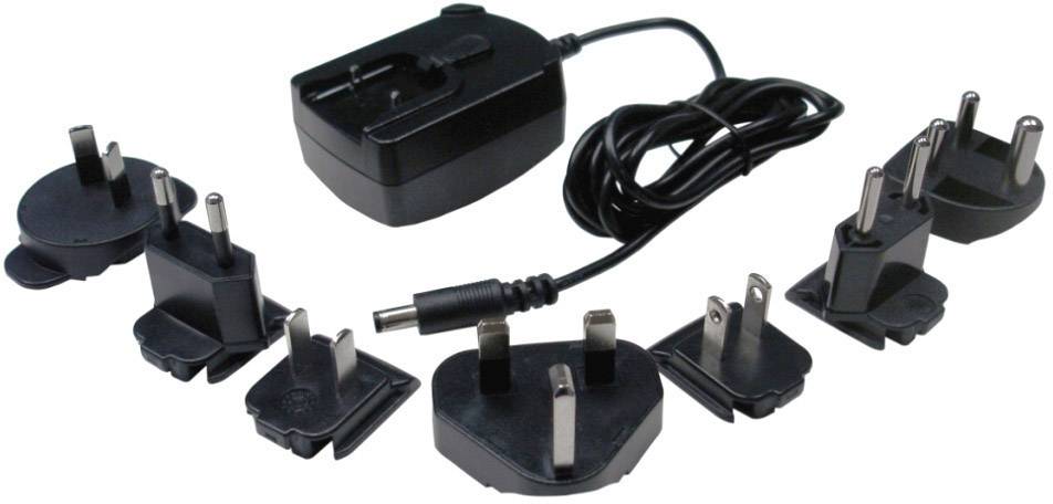 Un alimentatore nero con diversi adattatori per prese elettriche intercambiabili per paesi diversi; mostra flessibilità d'uso.