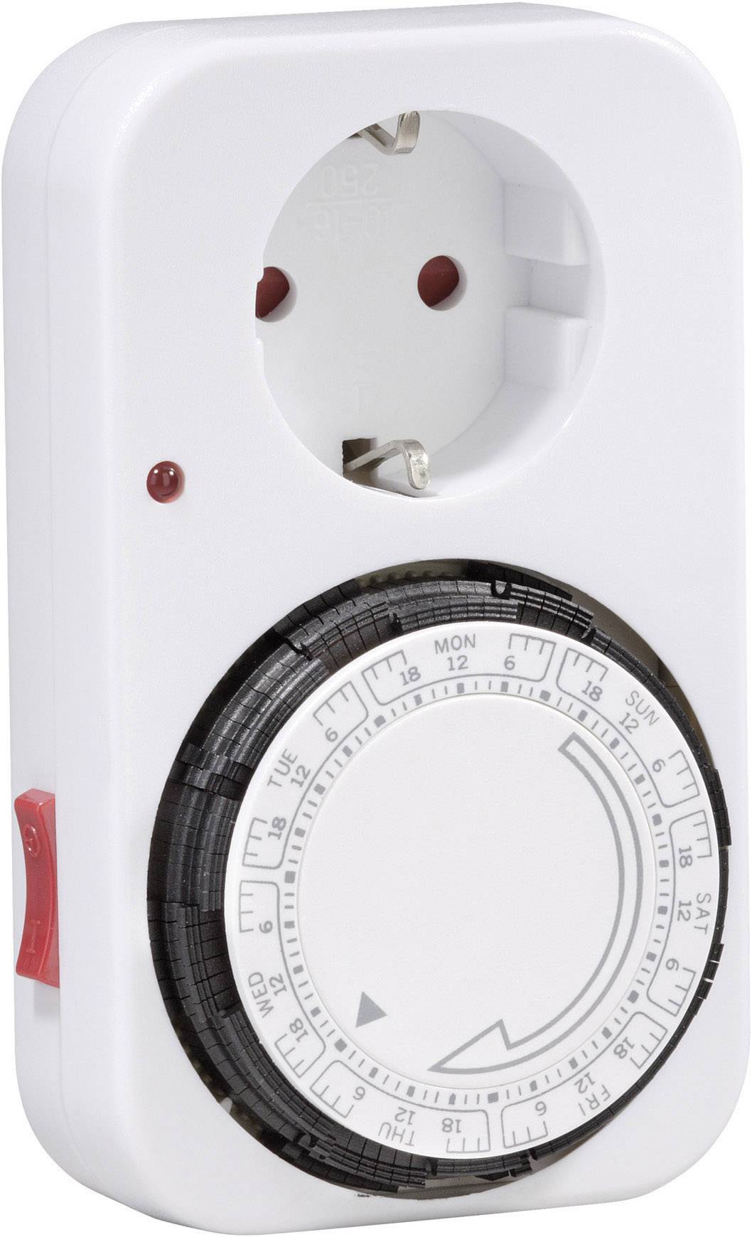 Un timer per presa elettrica bianco con interruttore rosso e manopola analogica per l'impostazione dell'ora.