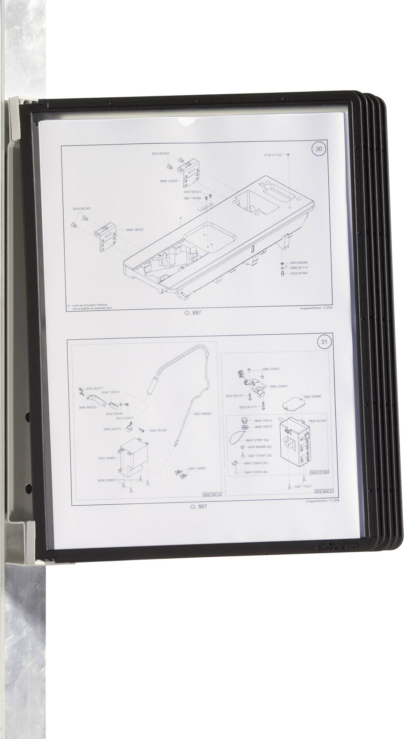 Una cartella con disegni tecnici mostra istruzioni di assemblaggio dettagliate per un dispositivo elettronico, compresi involucro e accessori.