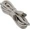 Un cavo USB grigio arrotolato con un connettore USB-A su un lato e un connettore USB-B sull'altro lato.