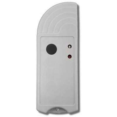 Telecomando grigio con due piccole luci e un grande tasto nero, forma ergonomica con bordo superiore curvo.