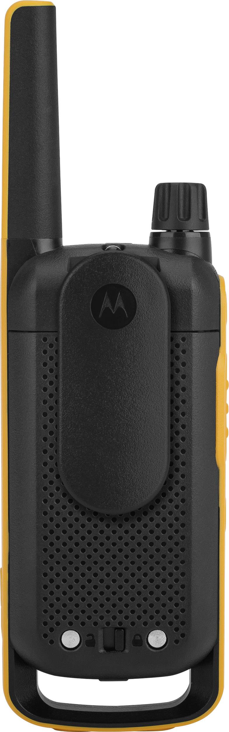 Un walkie-talkie nero Motorola con un bordo arancione, posizionato verticalmente, dotato di antenna e diversi pulsanti.