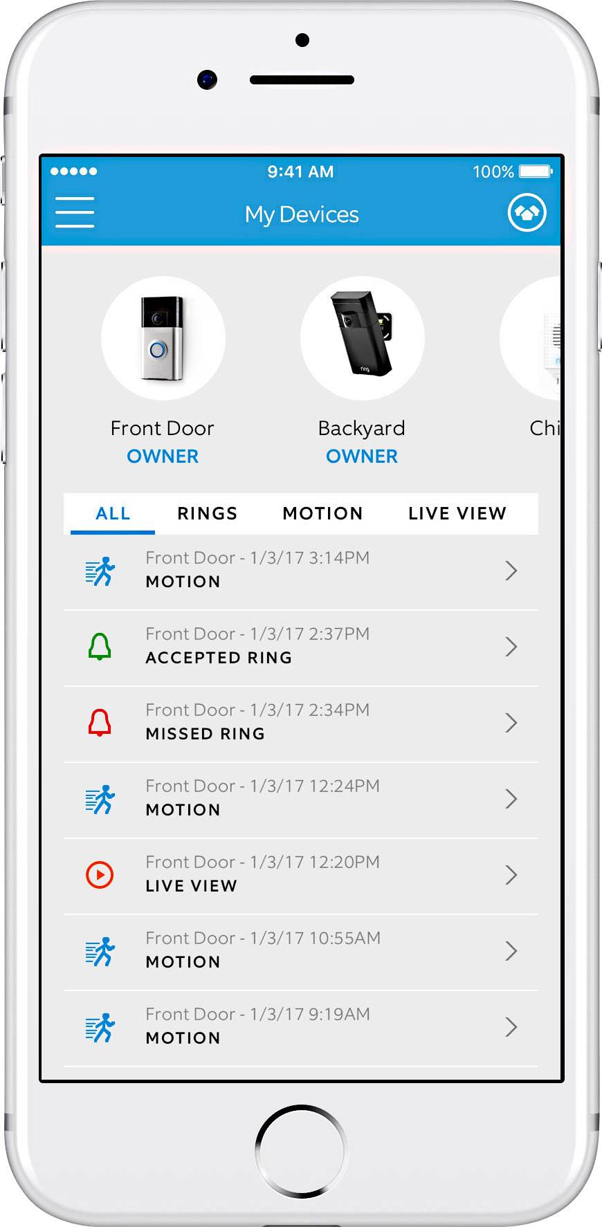Smartphone mostra l'app di sorveglianza domestica. Notifiche: 'Porta d'ingresso', 'Cortile'. Categorie: Suoneria, Movimento, Visualizzazione dal vivo.