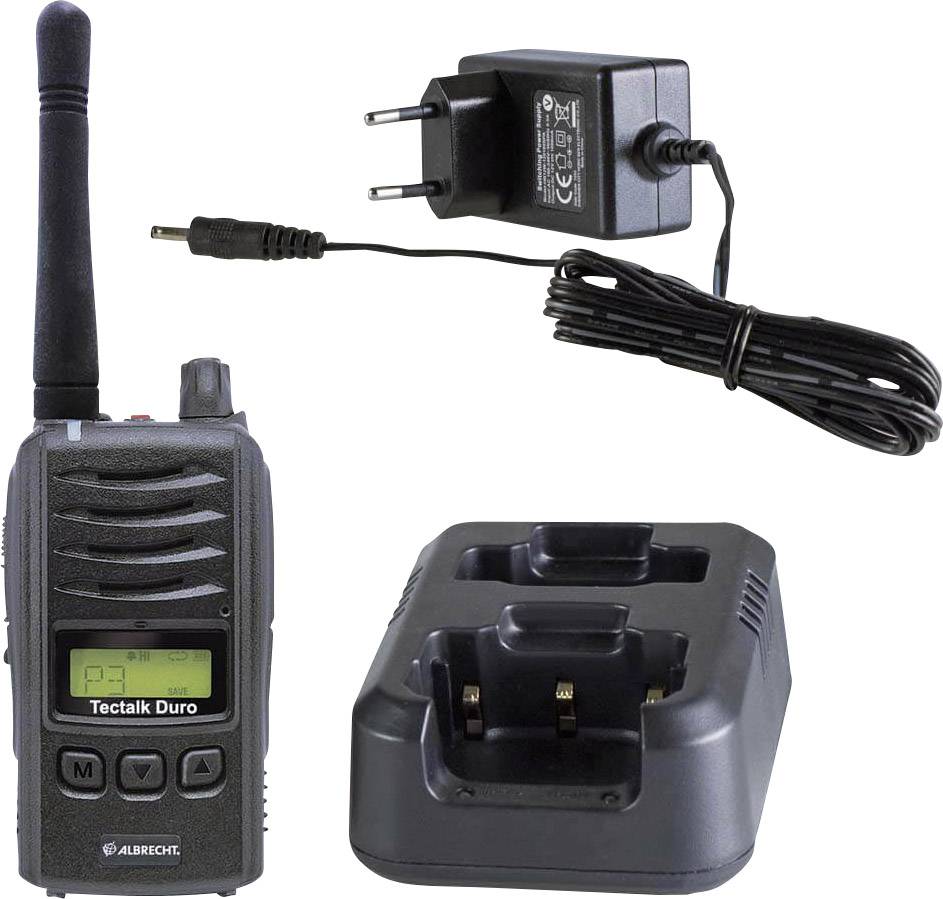 Un walkie-talkie con display, stazione di ricarica e alimentatore. Il display mostra simboli di menu. La stazione di ricarica è collegata all'alimentatore.