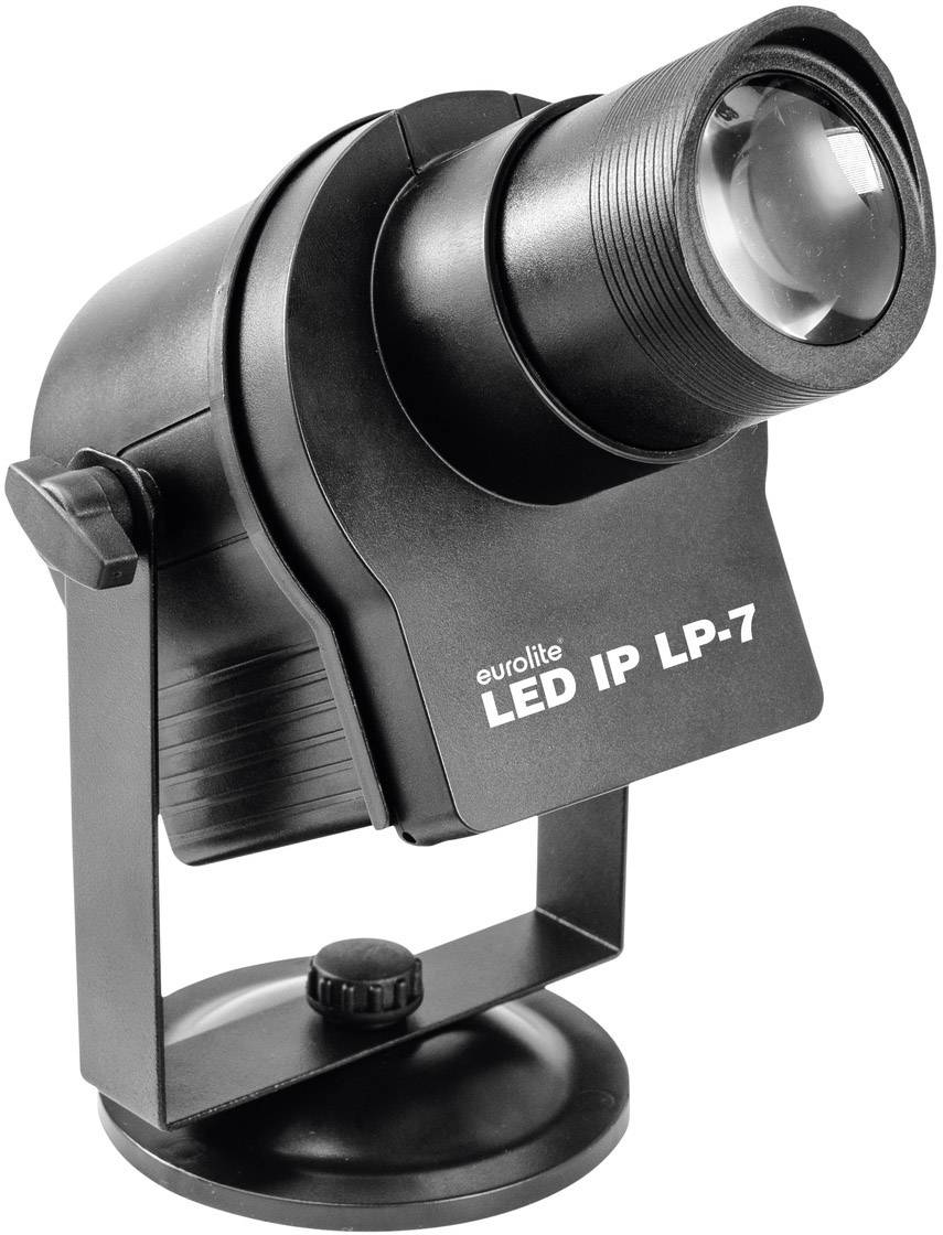 Un proiettore LED nero con la scritta 'eurolite LED IP LP-7' sul davanti. Montato su un supporto girevole.