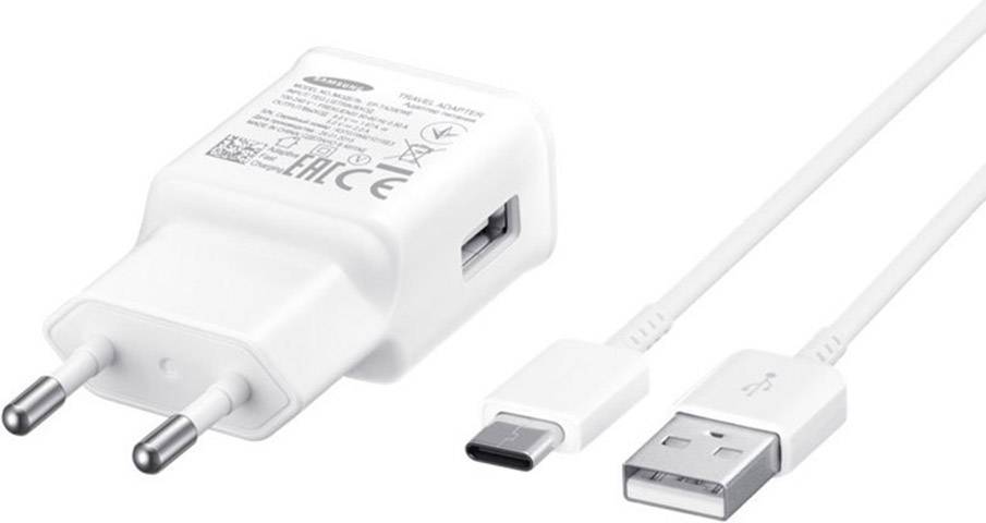 Un caricabatterie USB bianco con cavo USB-C rimovibile, adatto per prese elettriche europee, su sfondo bianco.