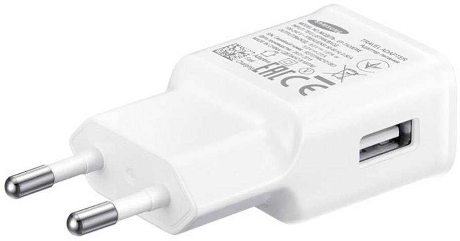 Un caricabatterie USB bianco a due pin, adatto per prese elettriche europee, con il nome del marchio stampato, marchio CE visibile.