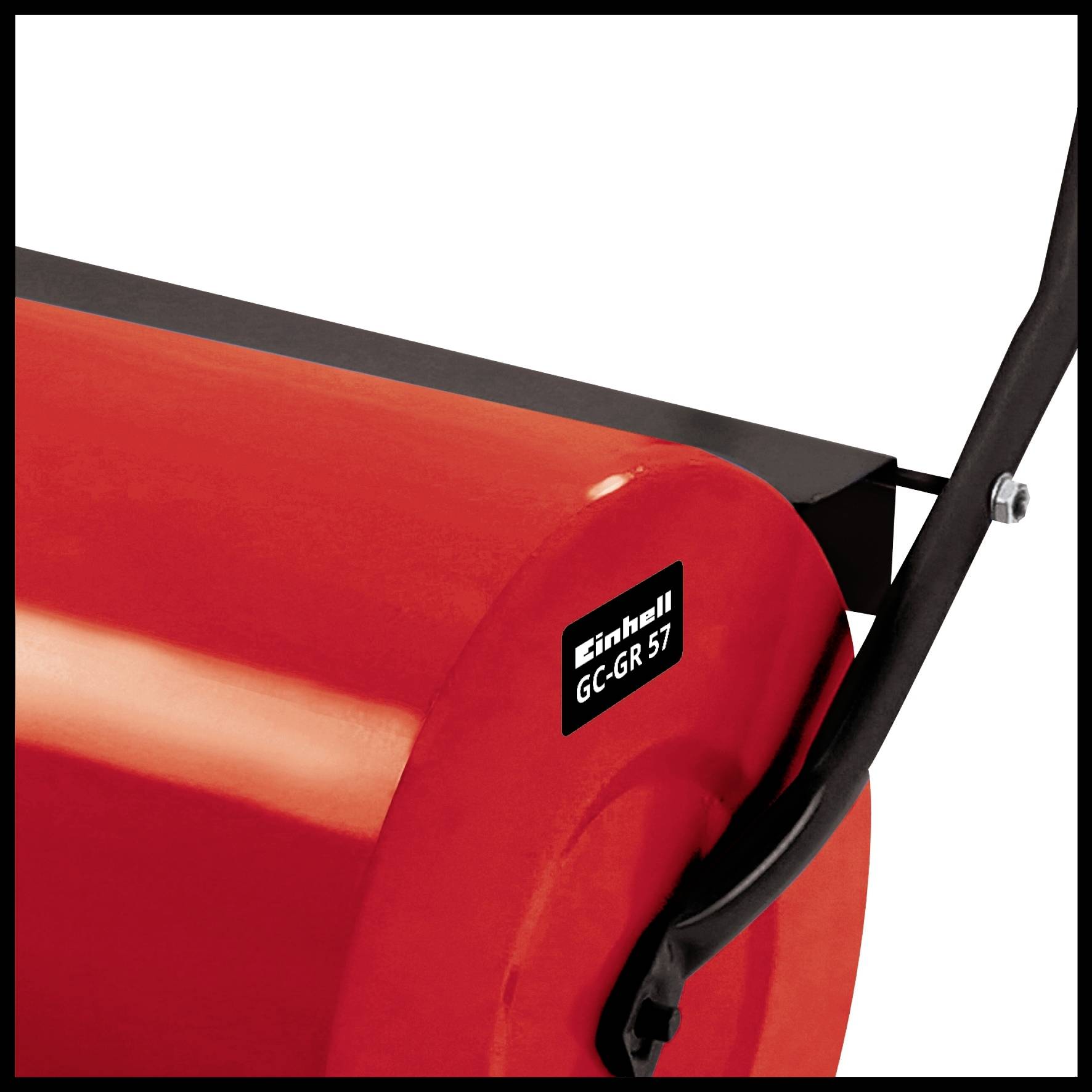 Un rullo da giardino rosso con un manico nero, contrassegnato da 'Einhell GC-GR 57', per la cura e la compattazione di superfici erbose.