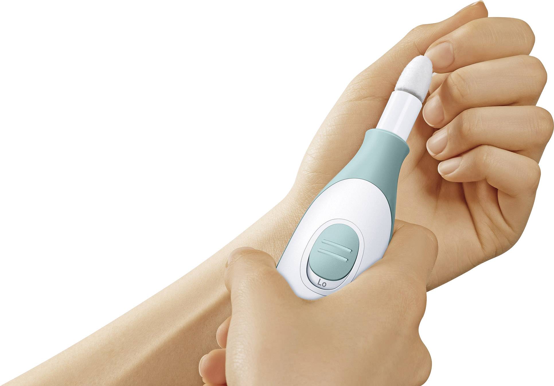 Una mano tiene un dispositivo manuale verde e bianco che viene applicato su un braccio.