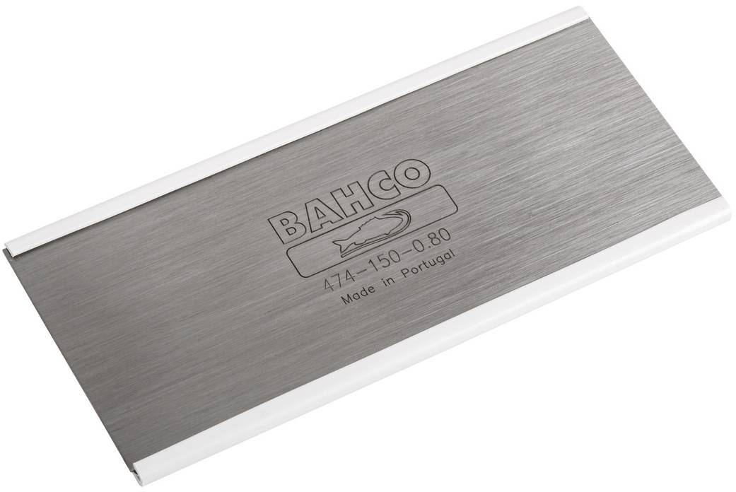 Uno strumento rettangolare in metallo con l'iscrizione 'Bahco 474-150-0.80 Made in Portugal' sulla superficie.