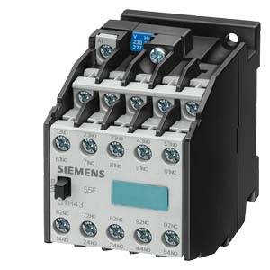 Un contattore elettrico Siemens tipo 3TH43, prevalentemente nero e grigio, con diversi morsetti a vite, utilizzato per il controllo di circuiti elettrici.