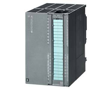 Un dispositivo di controllo industriale con più connettori etichettati, presumibilmente parte di un impianto di automazione o controllo.