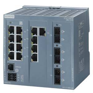 Un switch di rete industriale grigio con multiple porte Ethernet, idoneo per la connessione di dispositivi di rete in un ambiente industriale.