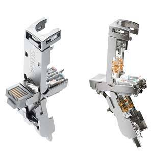 Moduli di connettori di rete in involucro metallico, mostrano il cablaggio interno e i collegamenti; adatti per applicazioni industriali.