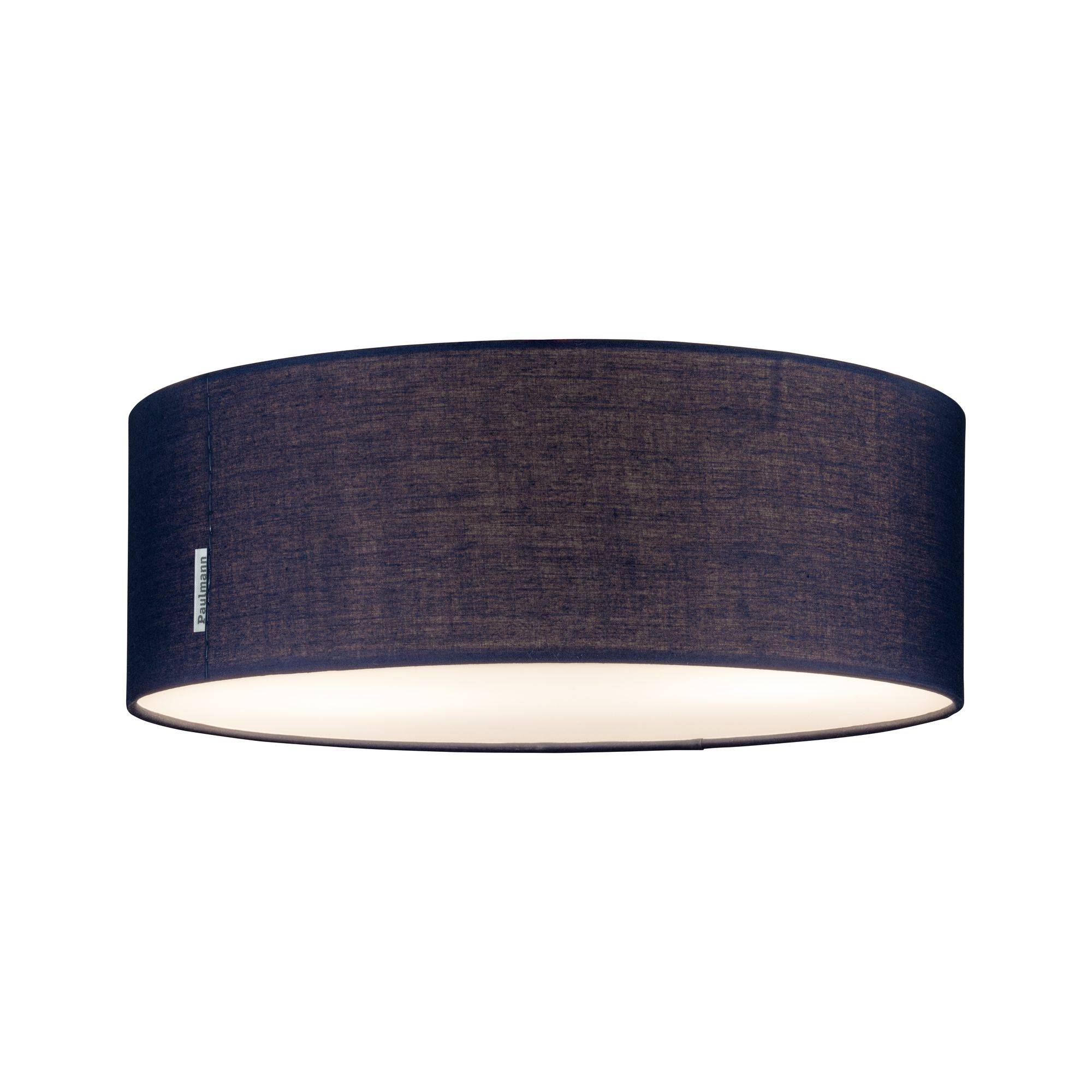 Una plafoniera rotonda con paralume in tessuto grigio scuro che emana una luce calda uniforme verso il basso. Ideale per ambienti abitativi.