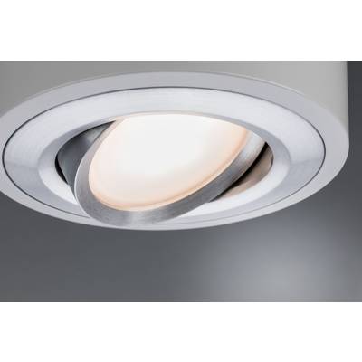 Una moderna lampada da soffitto rotonda con cornice argento orientabile illumina un ambiente altrimenti grigio.
