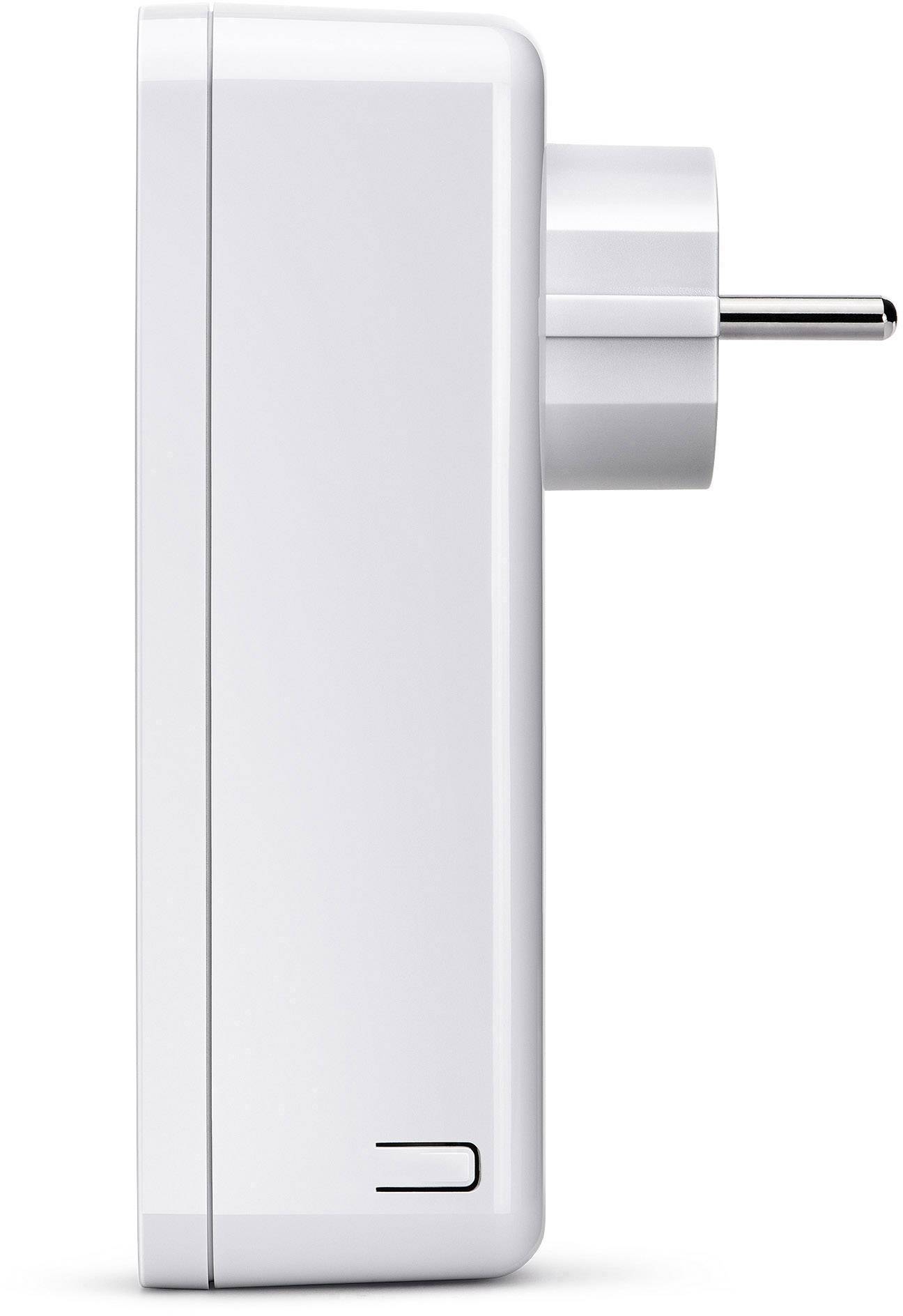 Un adattatore di prese bianco con una spina Schuko rotonda, visto di lato.