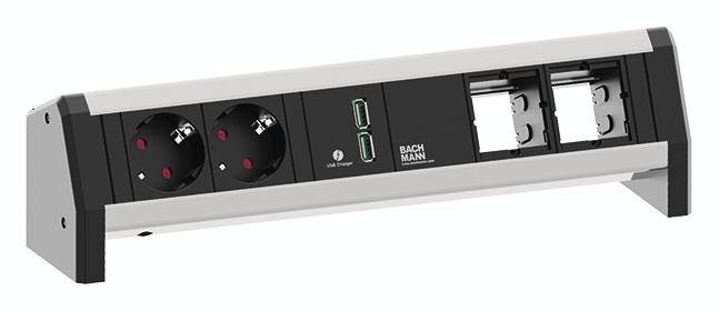 Una multipresa con due prese Schuko, due porte USB e due slot vuoti. Custodia in argento, da appoggio.