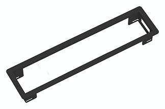 Cornice rettangolare nera, probabilmente un adattatore per un dispositivo elettronico, con bordi aperti sui lati lunghi.