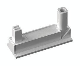 Un componente in plastica grigio con due supporti di altezze diverse, probabilmente parte di un sistema meccanico o elettrico più ampio.
