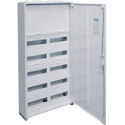 Un quadro elettrico aperto, bianco, che mostra più livelli per installazioni elettriche con coperchio sul lato sinistro.