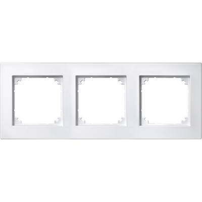 Cornice tripla in plastica bianca per l'installazione di interruttori o prese in un'installazione a parete.