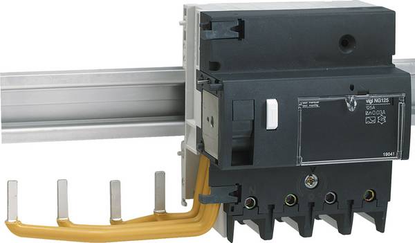 Schneider Electric 19042 19042 Interruttore differenziale A 125 A 0.3 A 415 V