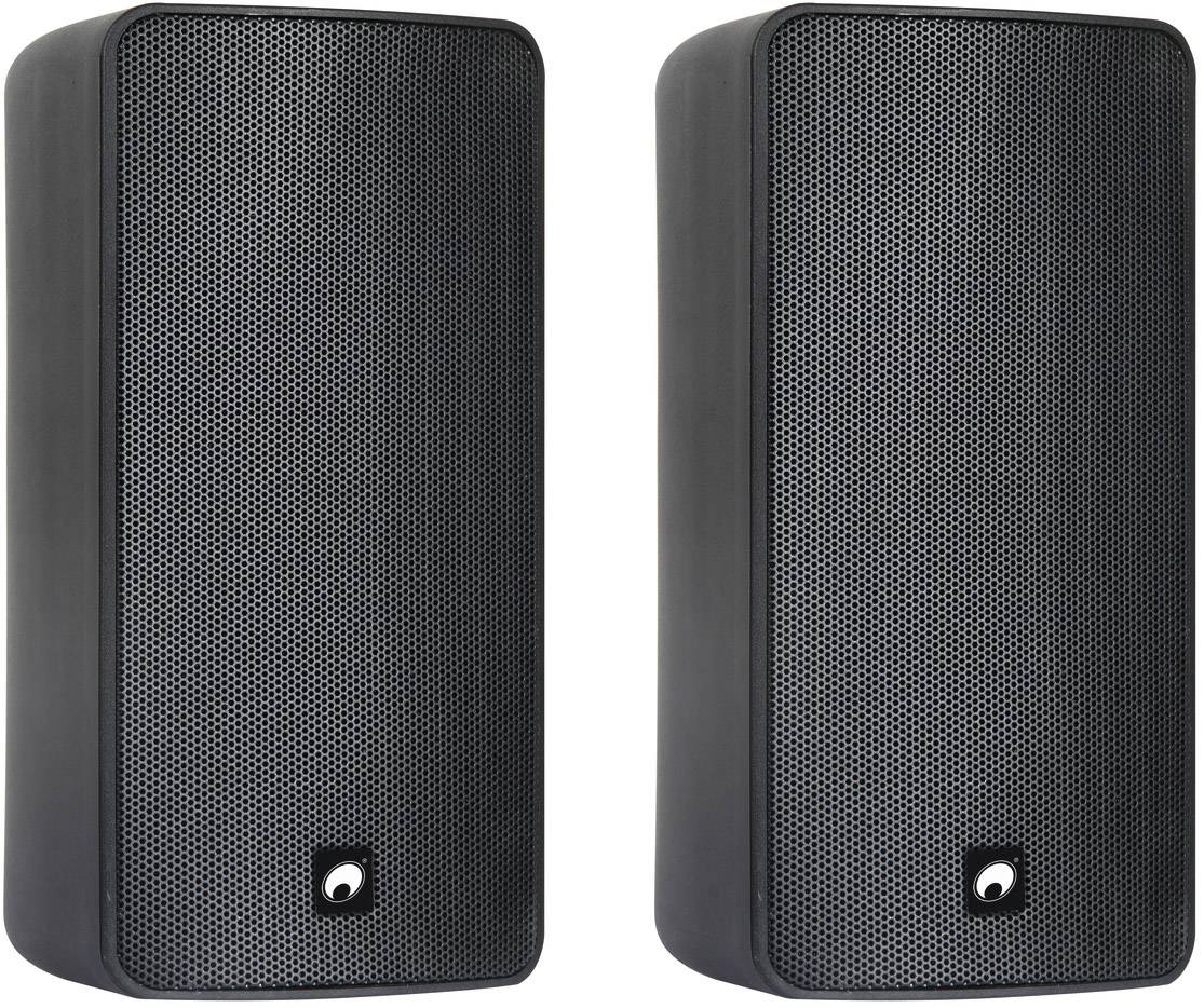 Due altoparlanti neri, posizionati uno accanto all'altro, con griglia frontale traforata; adatti per impianti stereo o home theater.