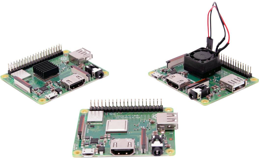 Tre computer a scheda singola su sfondo bianco, ciascuno con diverse porte e ventole. Ideali per progetti elettronici.