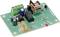Scheda elettronica con vari componenti, tra cui resistenze, condensatori, un chip e un trasformatore.