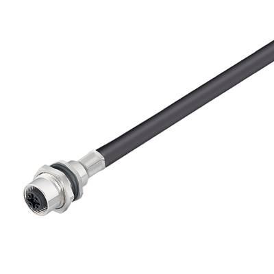 Un cavo nero con un connettore metallico rotondo a un'estremità. Ideale per applicazioni industriali.